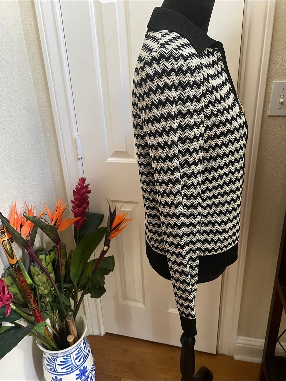 St John Nordstrom Black & White Zigzag Zip-Front Knit Jacket - Picture 3 of 12